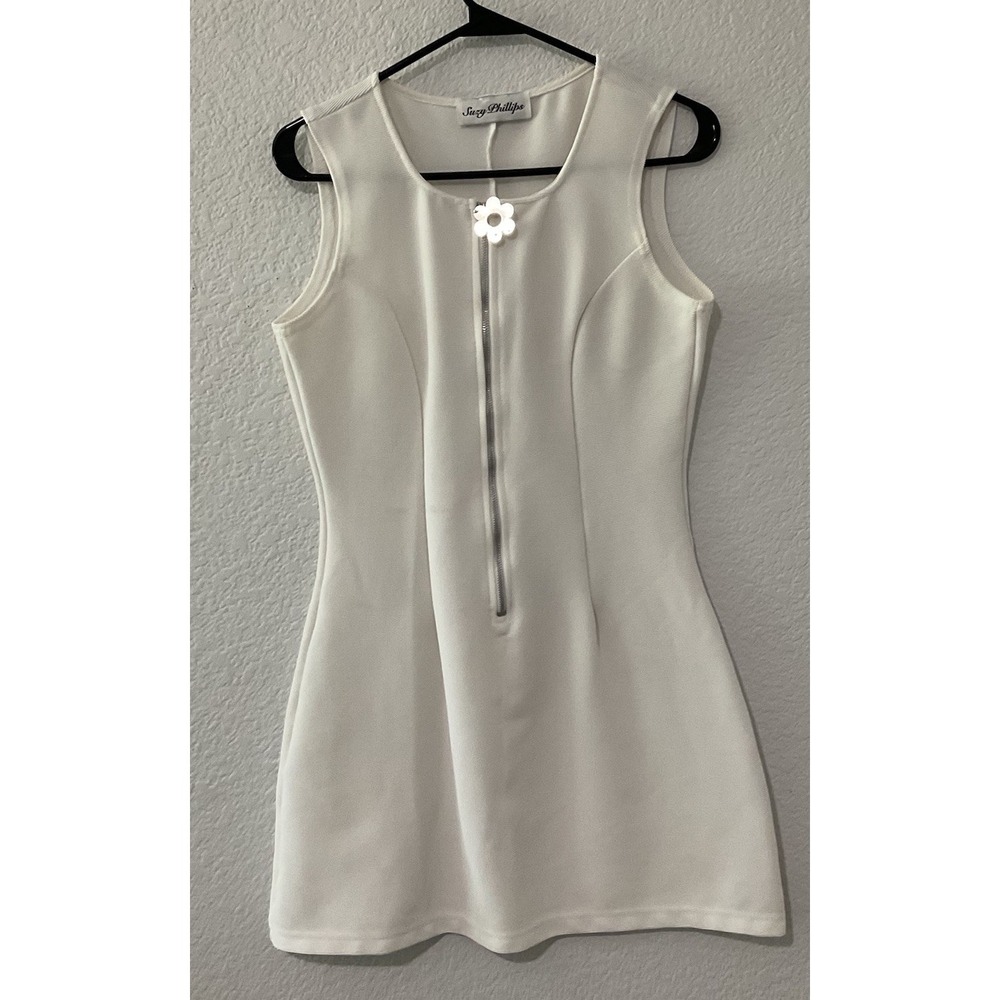 Suzy Phillips Sz M White Ridged Mini Dress Zipper Front With Embellishment Pull